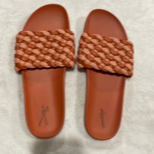 Universal Thread knitted sandal/slide. Size 8.5